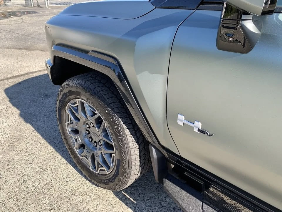 2024 GMC Hummer EV - Image 10 of 20