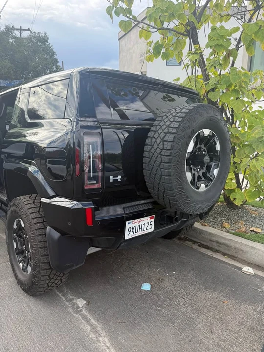 2024 GMC Hummer EV - Image 2 of 17