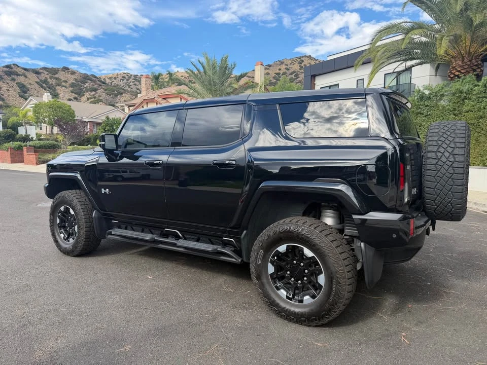 2024 GMC Hummer EV - Image 14 of 17
