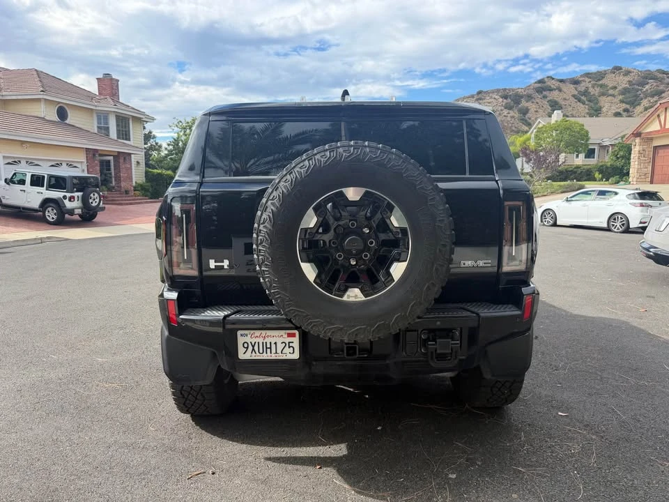 2024 GMC Hummer EV - Image 10 of 17