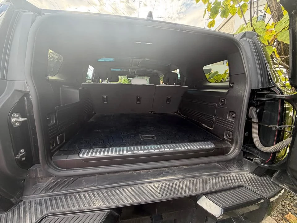 2024 GMC Hummer EV - Image 11 of 17