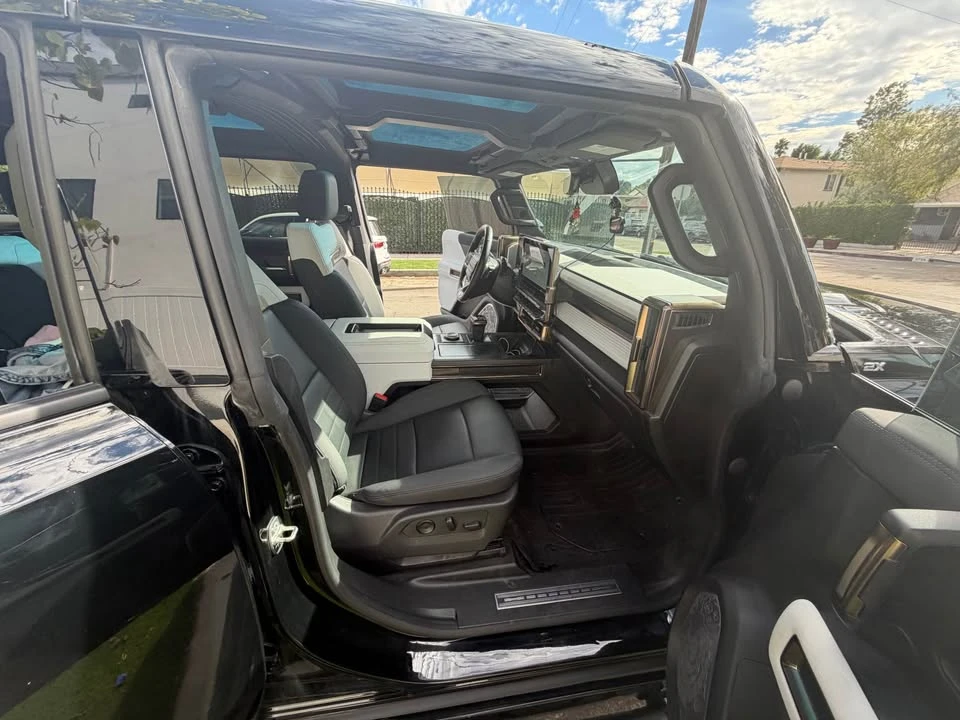 2024 GMC Hummer EV - Image 8 of 17