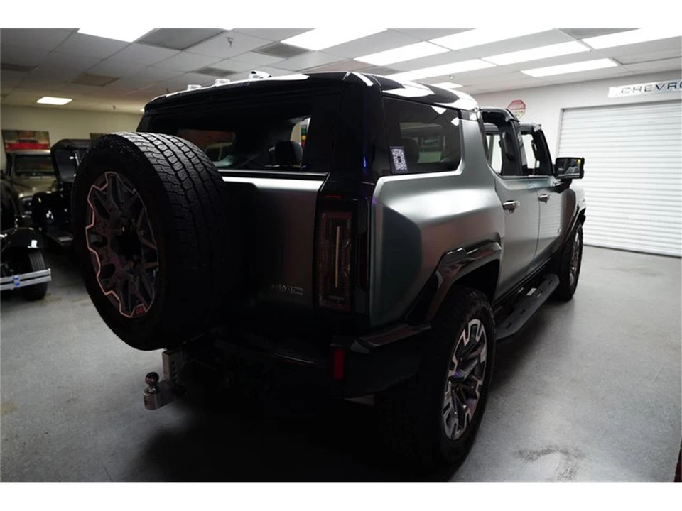 2024 GMC Hummer EV - Image 16 of 31