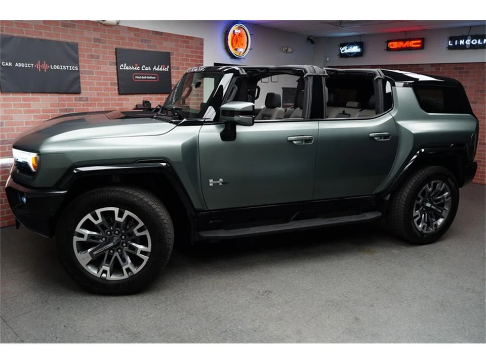 2024 GMC Hummer EV - Image 11 of 31