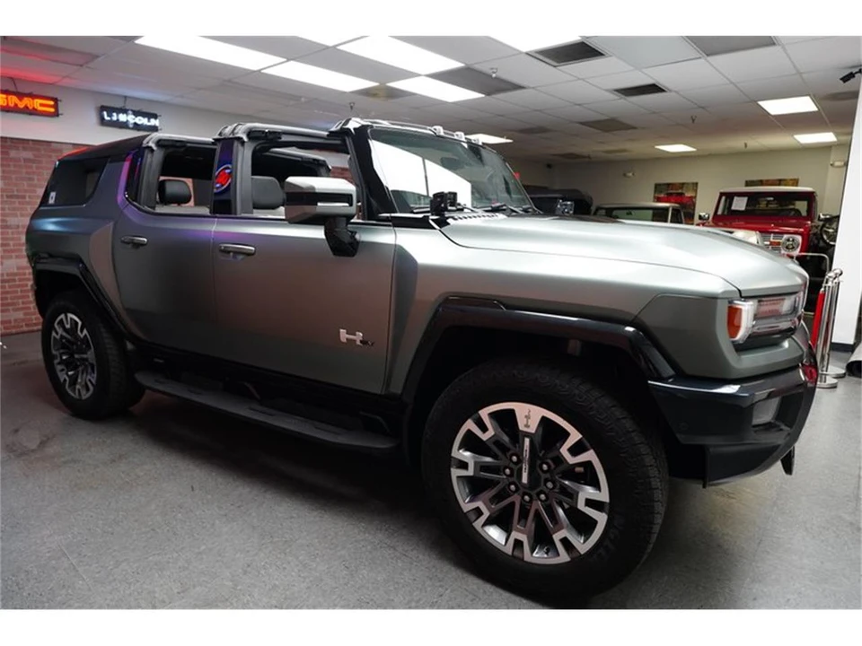 2024 GMC Hummer EV - Image 17 of 31