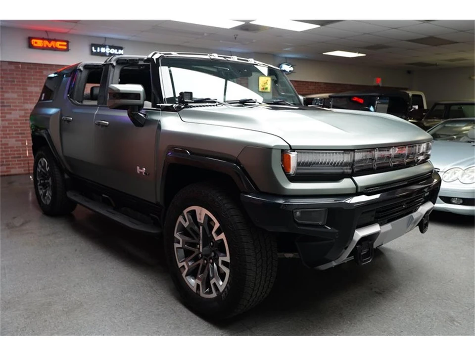 2024 GMC Hummer EV - Image 18 of 31