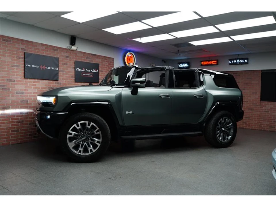 2024 GMC Hummer EV - Image 4 of 31