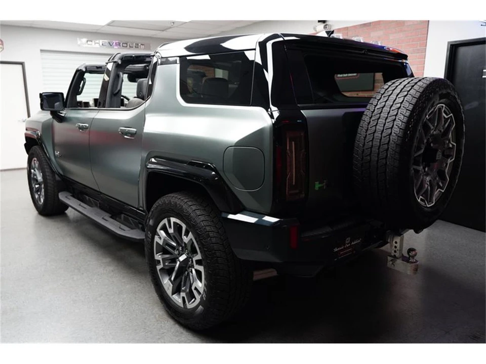 2024 GMC Hummer EV - Image 14 of 31