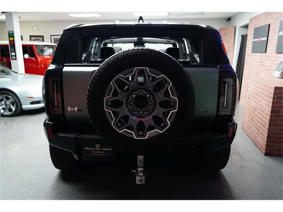2024 GMC Hummer EV - Image 15 of 31