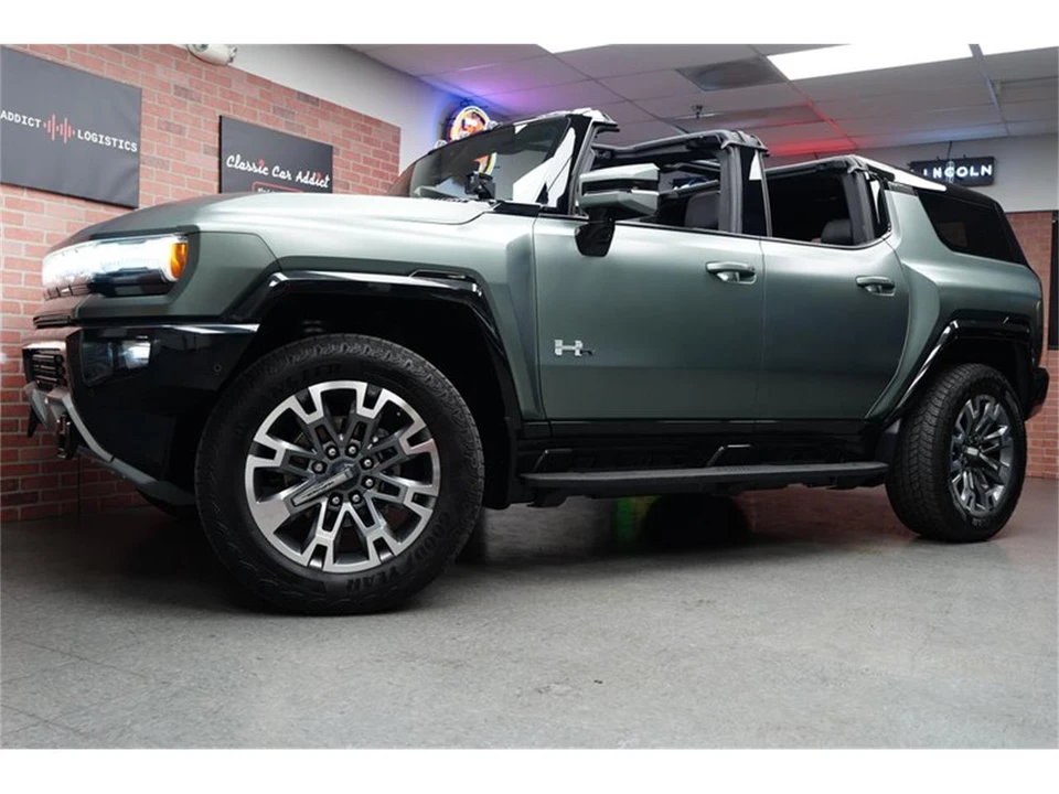 2024 GMC Hummer EV - Image 5 of 31