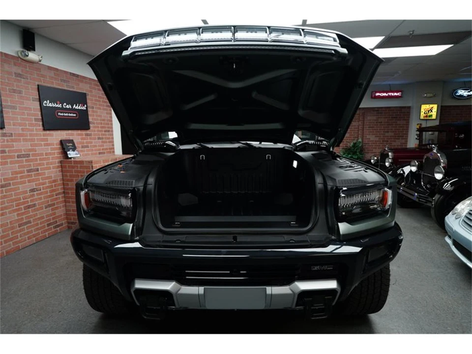 2024 GMC Hummer EV - Image 20 of 31
