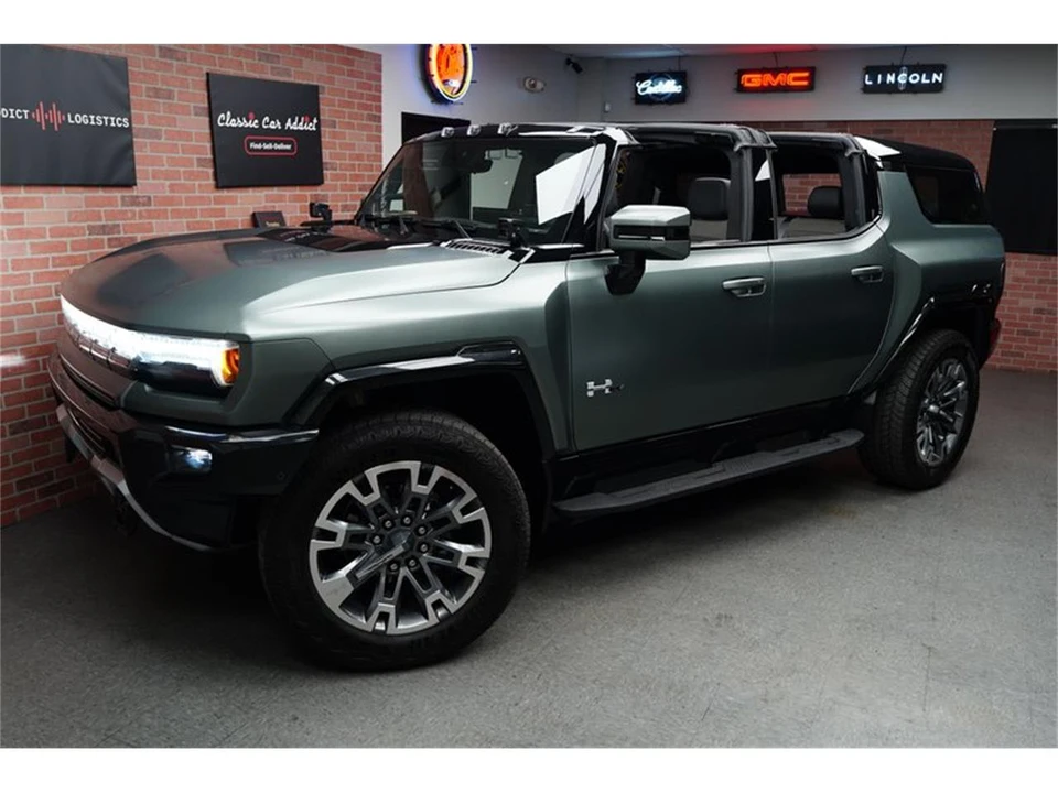 2024 GMC Hummer EV - Image 10 of 31