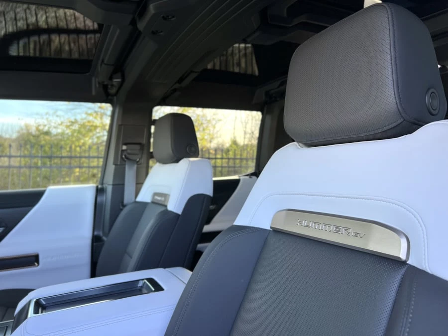 2024 GMC Hummer EV - Image 24 of 31