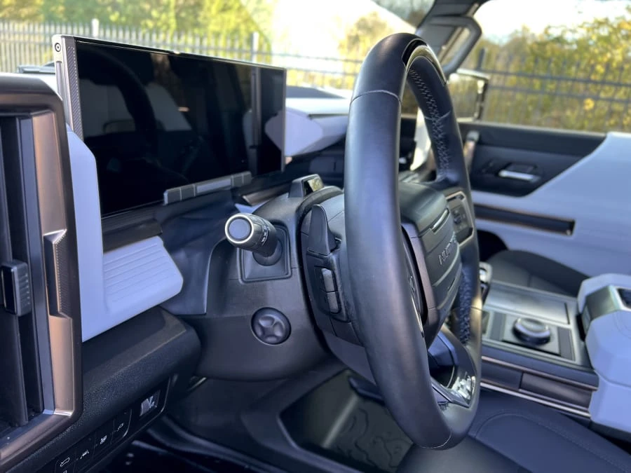 2024 GMC Hummer EV - Image 20 of 31