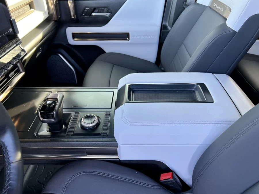2024 GMC Hummer EV - Image 27 of 31