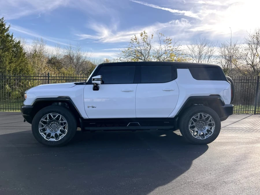 2024 GMC Hummer EV - Image 11 of 31