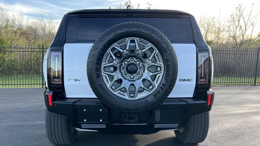 2024 GMC Hummer EV - Image 5 of 31