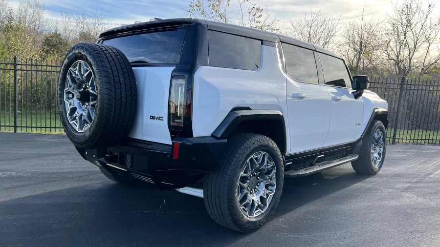 2024 GMC Hummer EV - Image 12 of 31