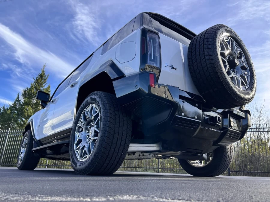 2024 GMC Hummer EV - Image 8 of 31