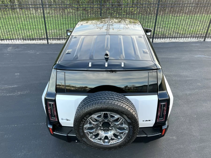 2024 GMC Hummer EV - Image 15 of 31