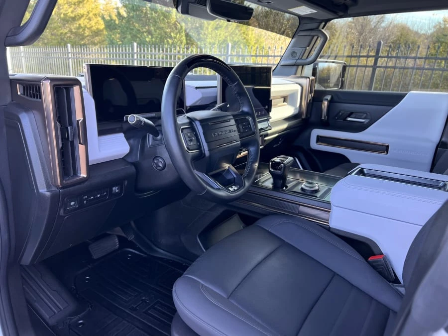 2024 GMC Hummer EV - Image 21 of 31