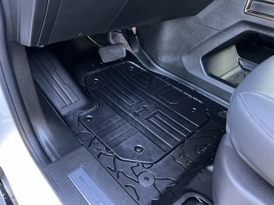 2024 GMC Hummer EV - Image 25 of 31