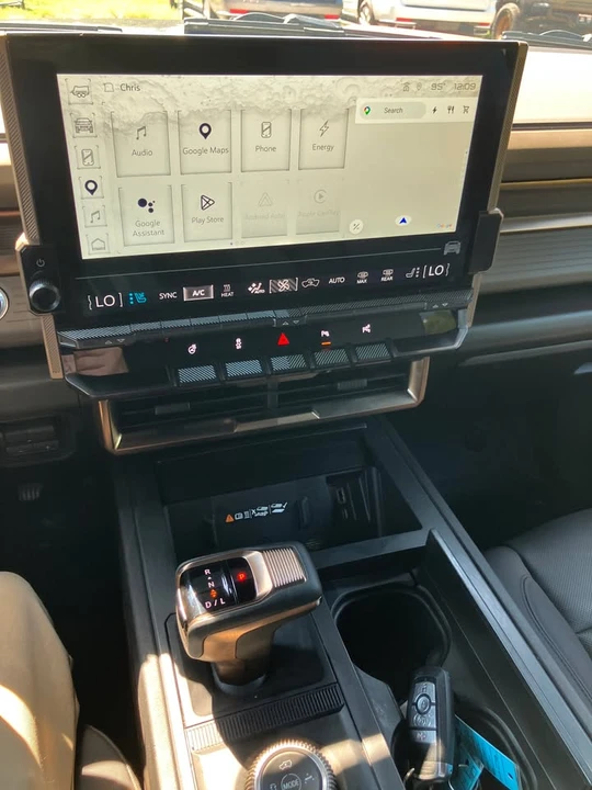 2024 GMC Hummer EV - Image 15 of 16