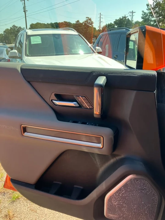 2024 GMC Hummer EV - Image 10 of 16