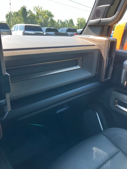 2024 GMC Hummer EV - Image 14 of 16