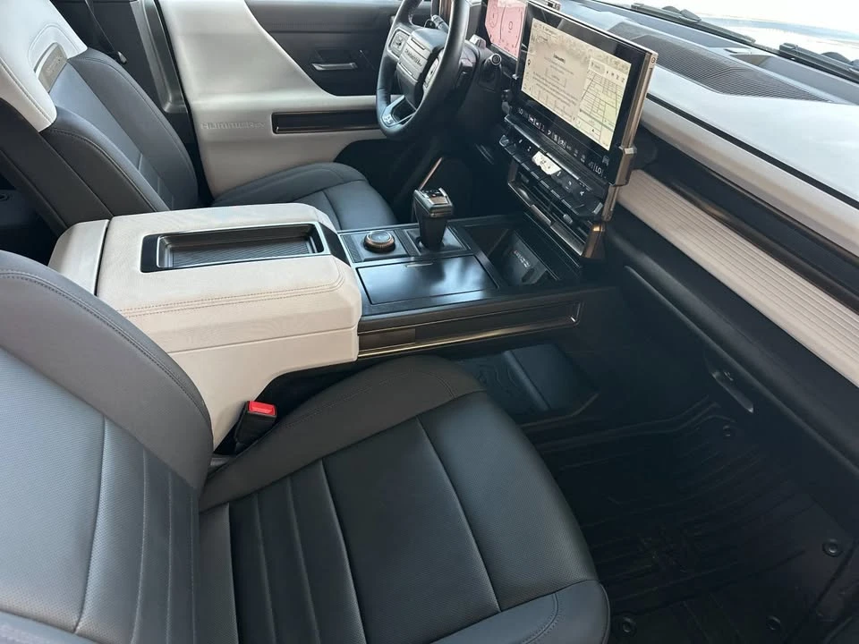 2024 GMC Hummer EV - Image 16 of 19
