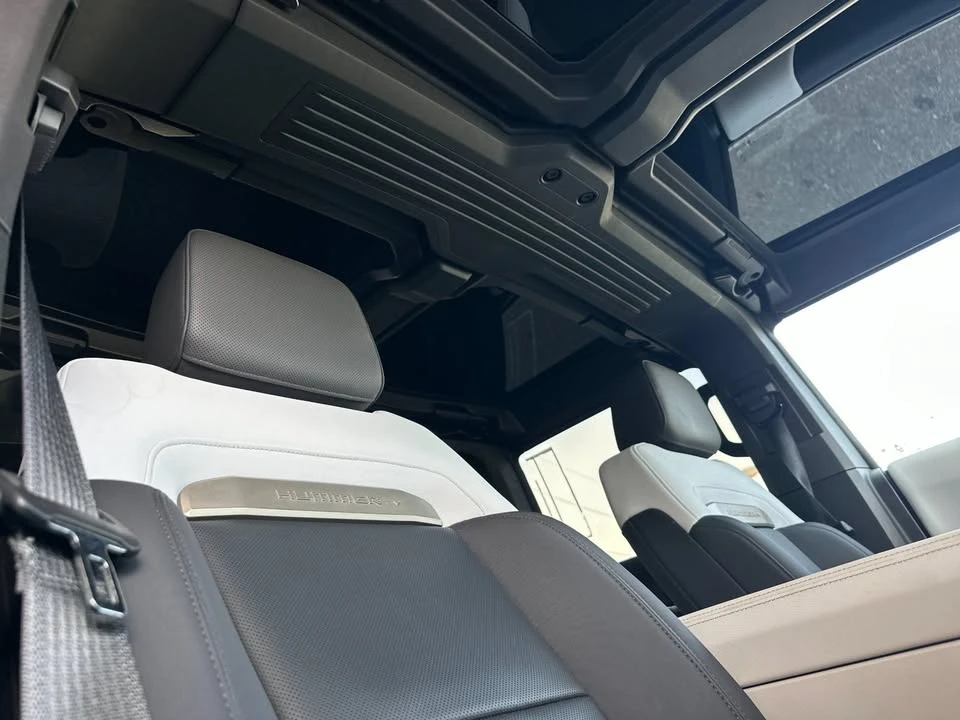 2024 GMC Hummer EV - Image 17 of 19