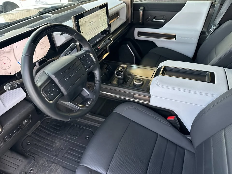 2024 GMC Hummer EV - Image 10 of 19