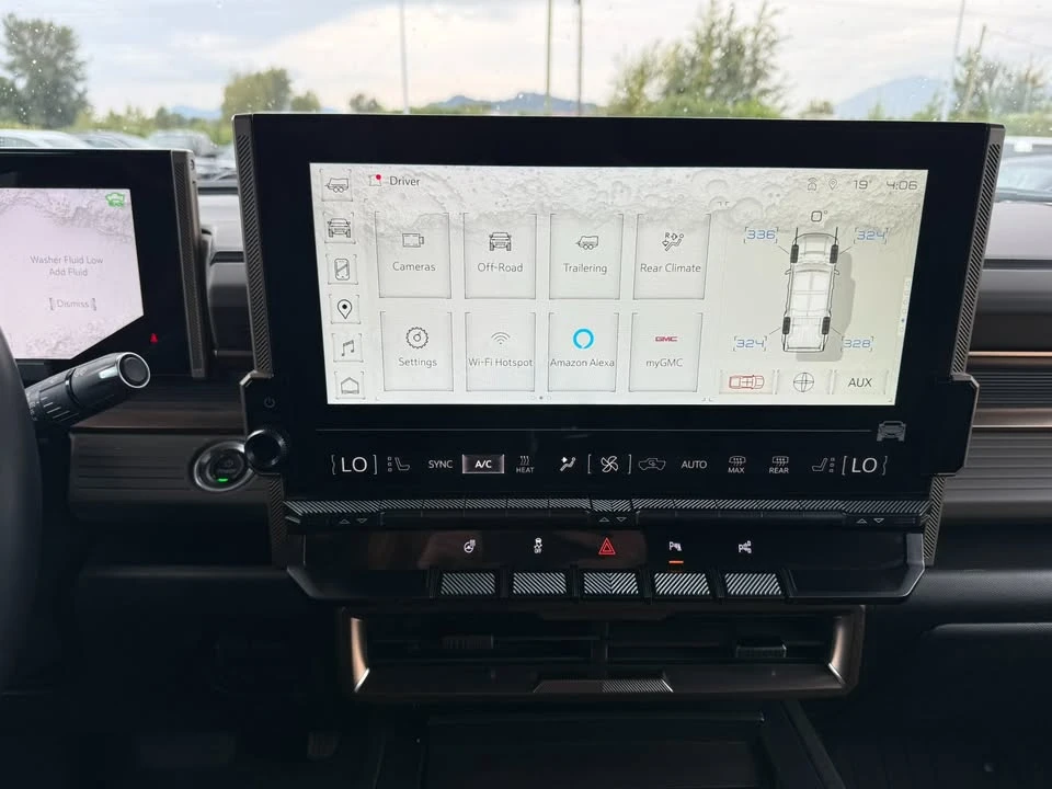 2024 GMC Hummer EV - Image 9 of 11