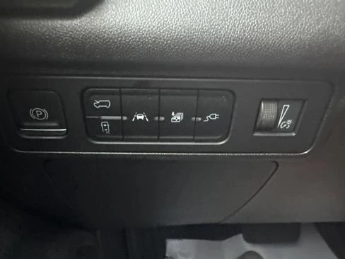 2024 GMC Hummer EV - Image 19 of 20