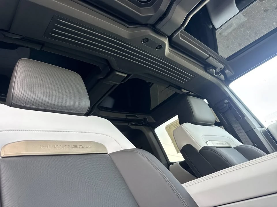 2024 GMC Hummer EV - Image 17 of 19