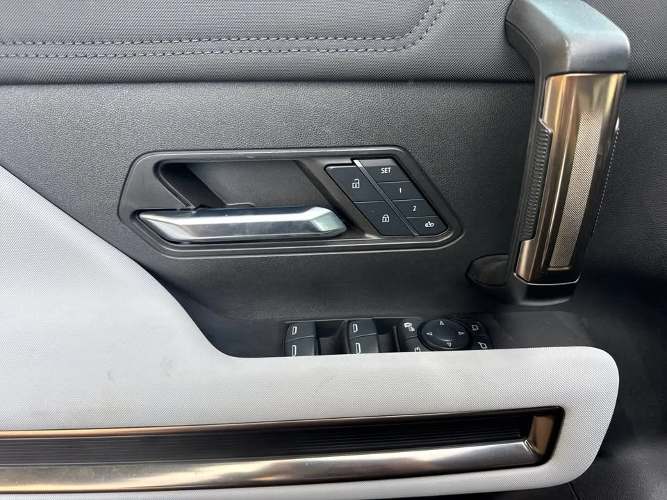 2024 GMC Hummer EV - Image 11 of 19