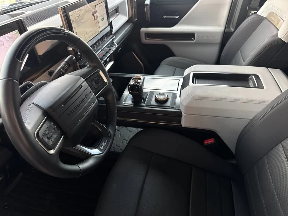 2024 GMC Hummer EV - Image 10 of 19