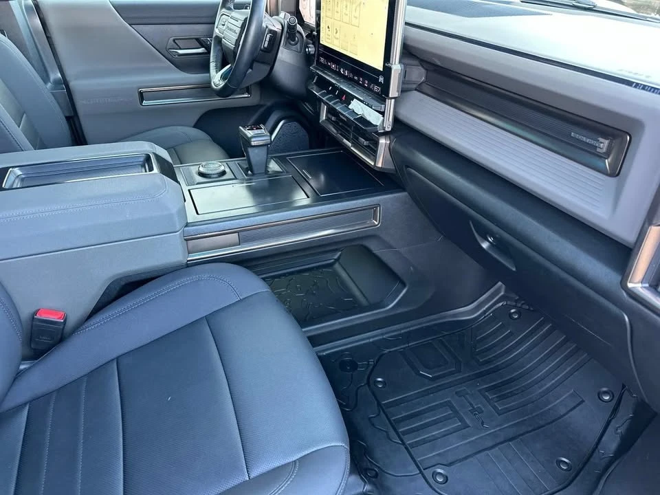 2024 GMC Hummer EV - Image 16 of 19