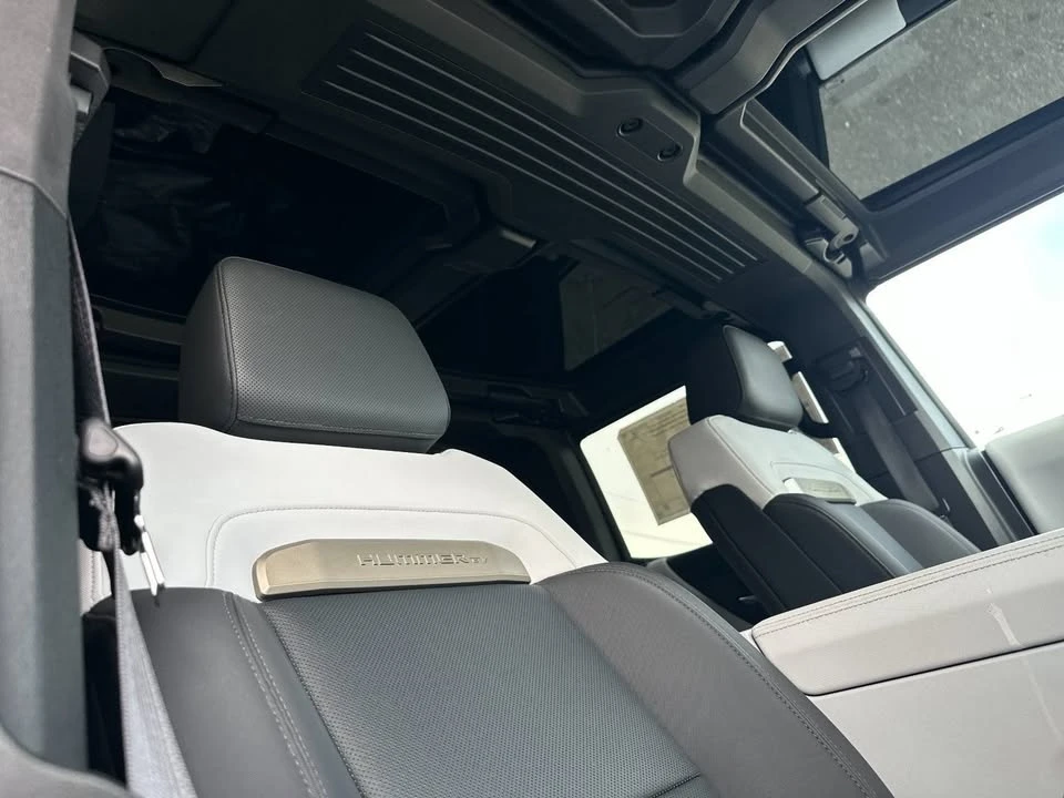 2024 GMC Hummer EV - Image 17 of 19
