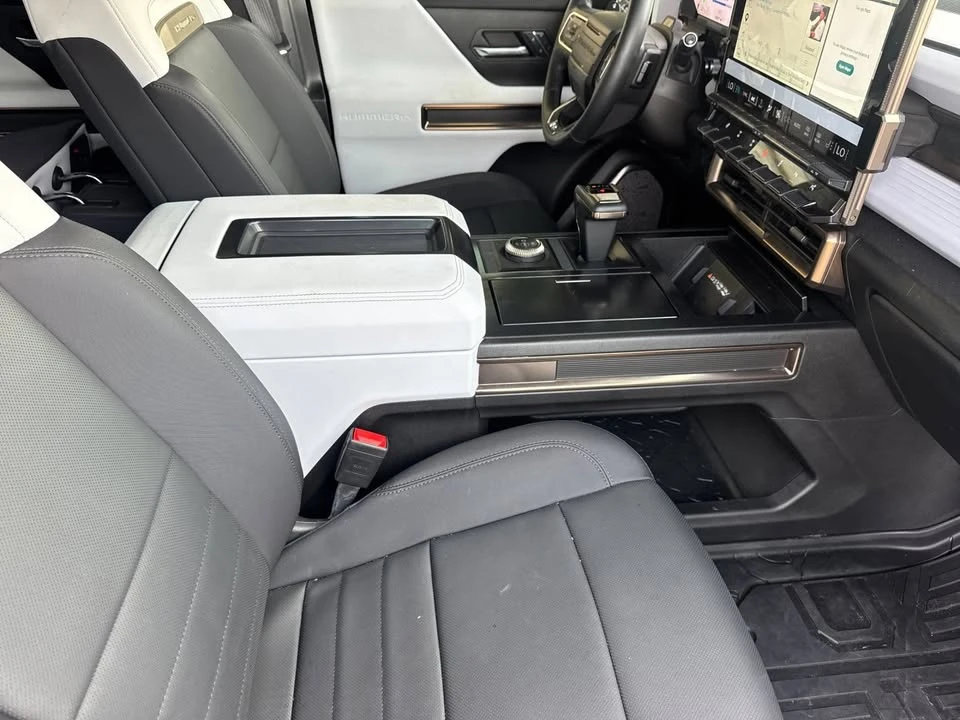 2024 GMC Hummer EV - Image 16 of 19