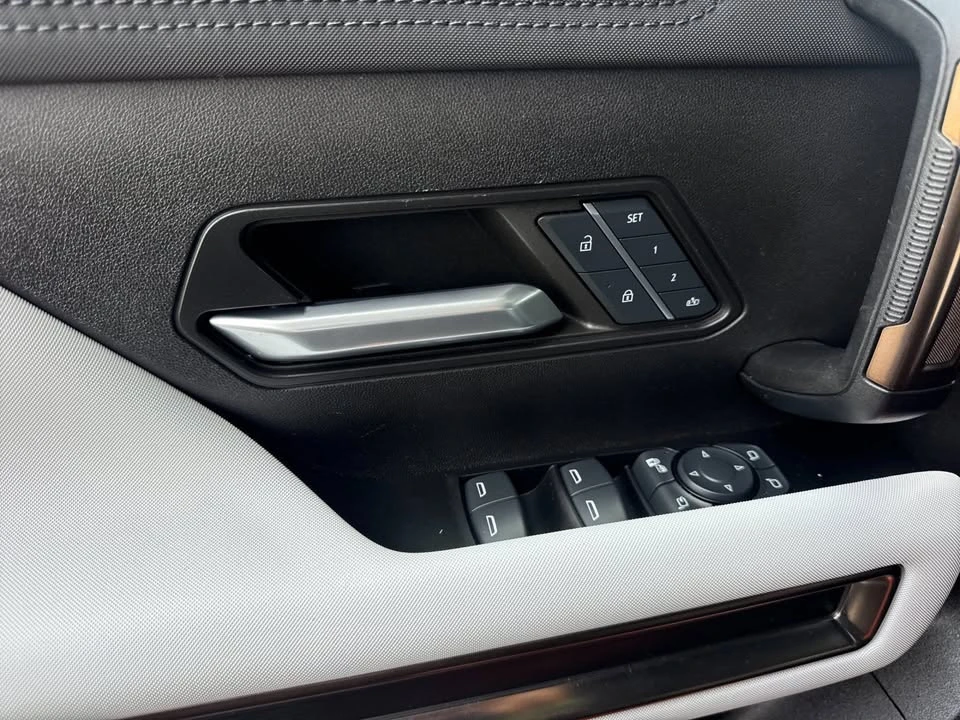 2024 GMC Hummer EV - Image 11 of 19