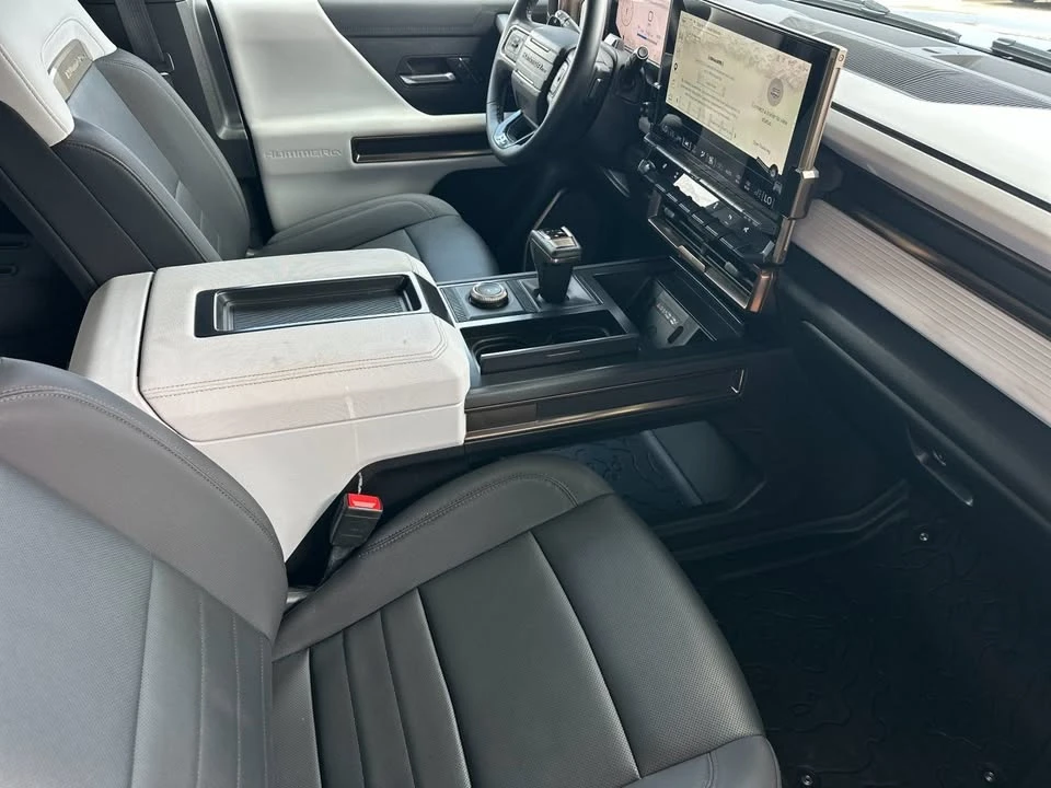 2024 GMC Hummer EV - Image 16 of 19