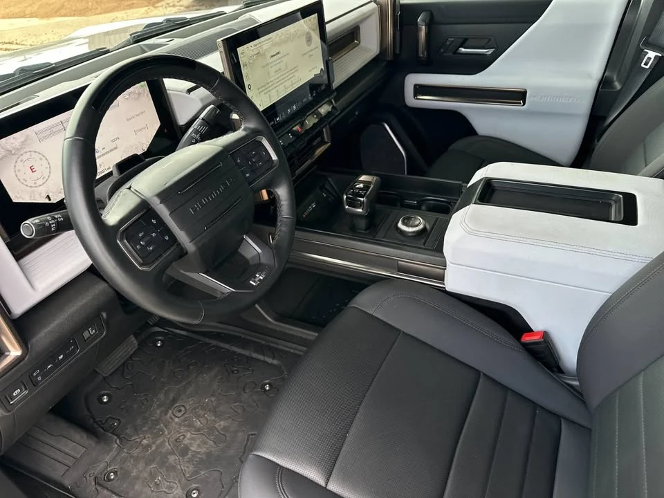 2024 GMC Hummer EV - Image 10 of 19
