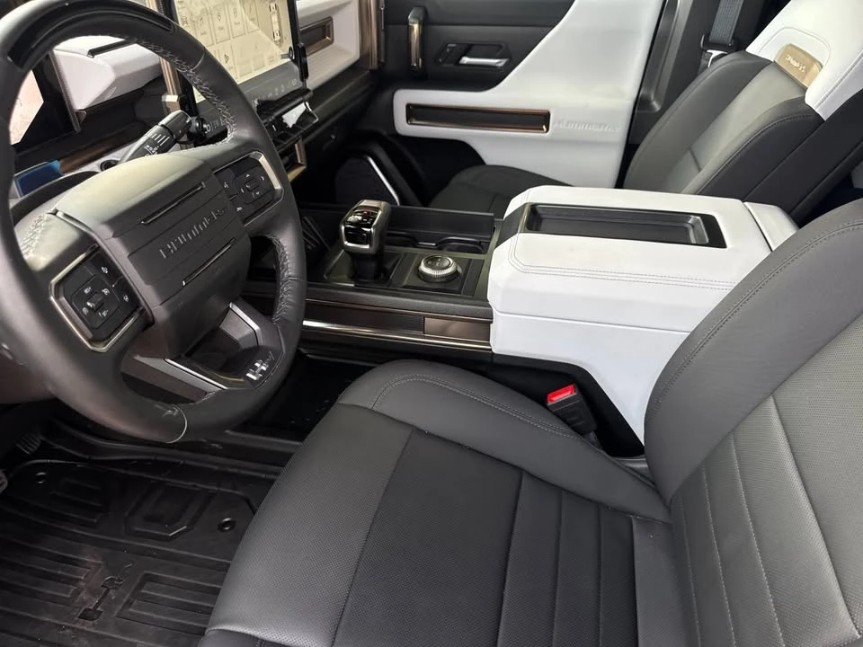 2024 GMC Hummer EV - Image 10 of 19