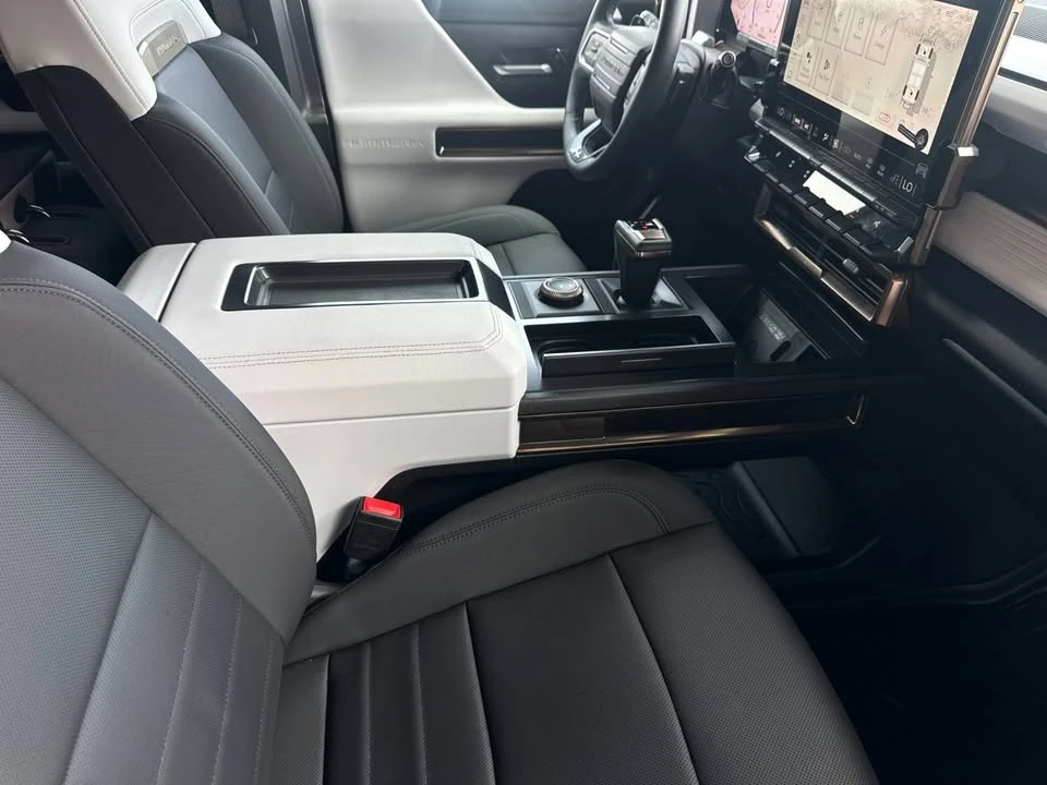 2024 GMC Hummer EV - Image 16 of 19