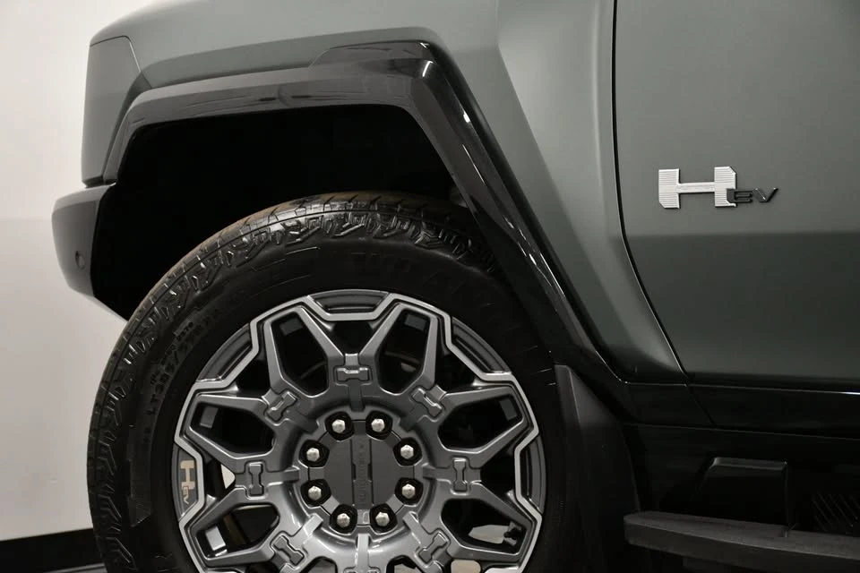 2024 GMC Hummer EV - Image 4 of 20