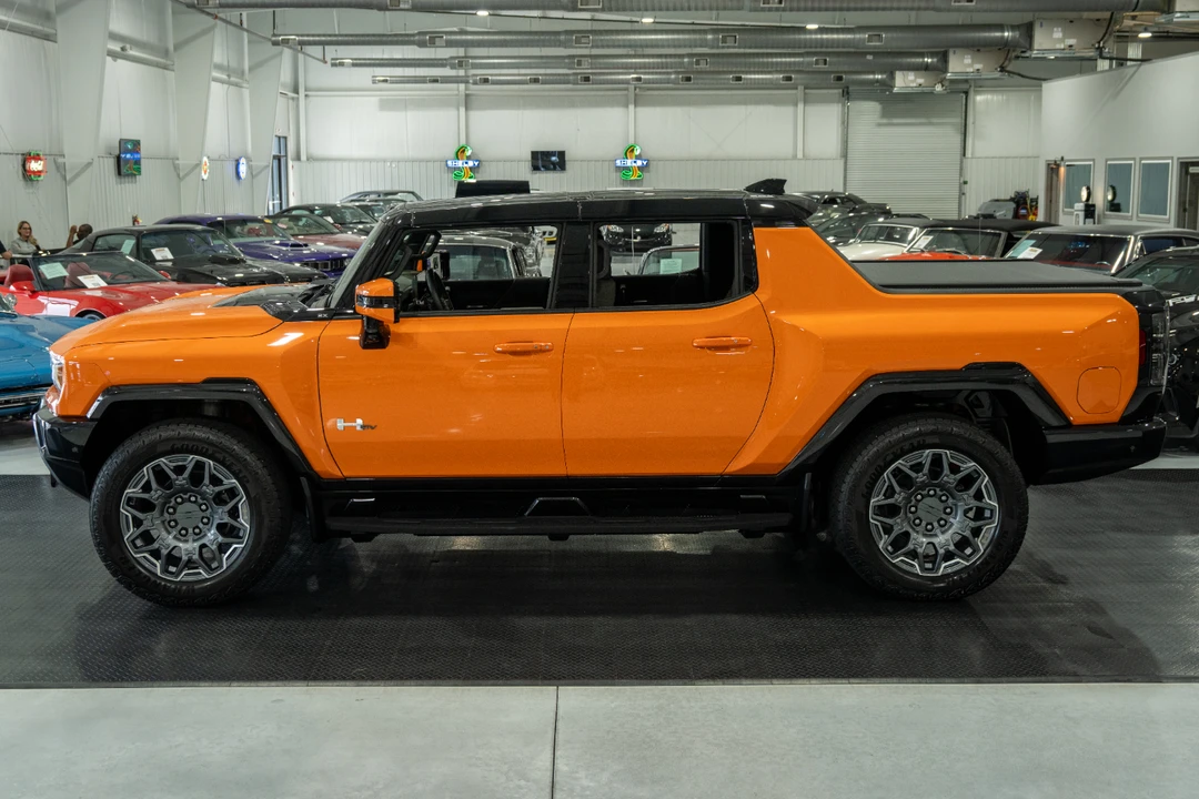 2024 GMC Hummer EV - Image 6 of 31