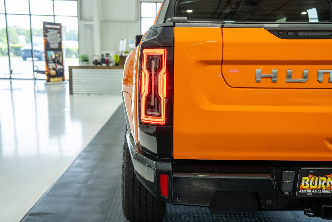 2024 GMC Hummer EV - Image 25 of 31