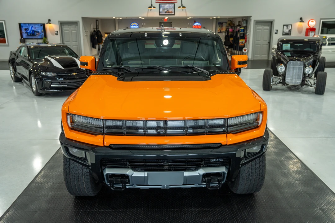 2024 GMC Hummer EV - Image 9 of 31