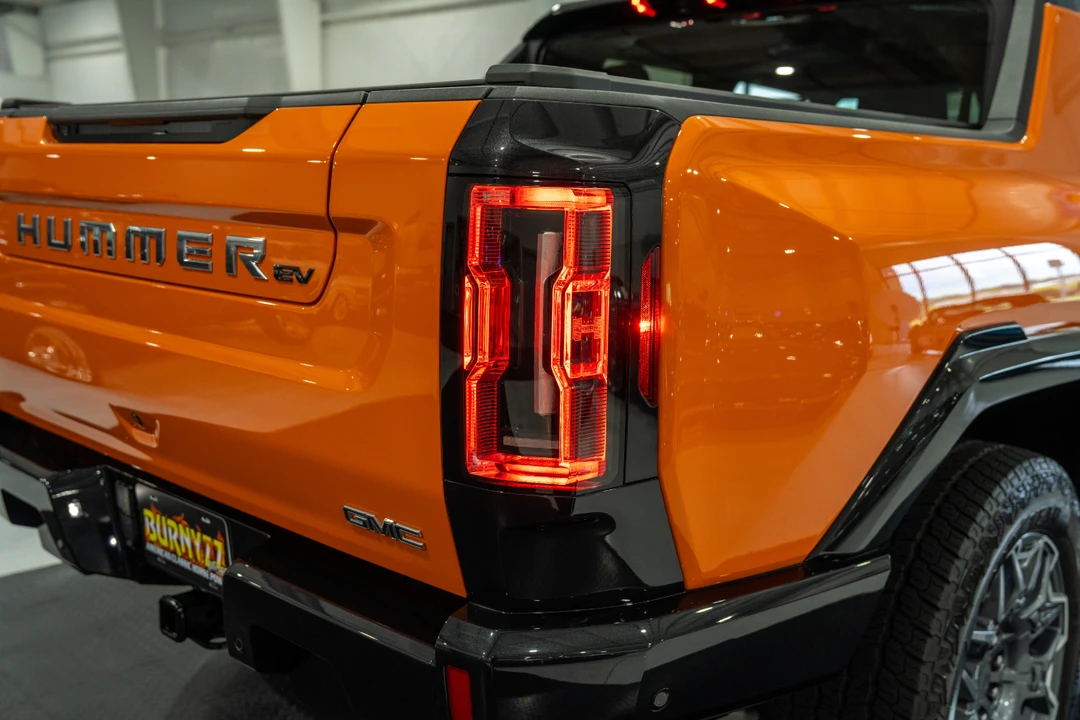 2024 GMC Hummer EV - Image 23 of 31